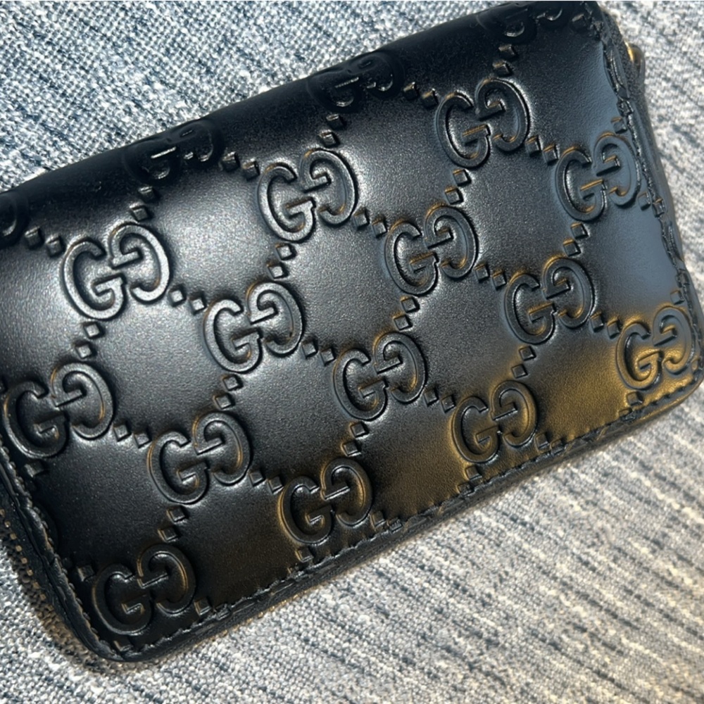 Gucci Signature card case